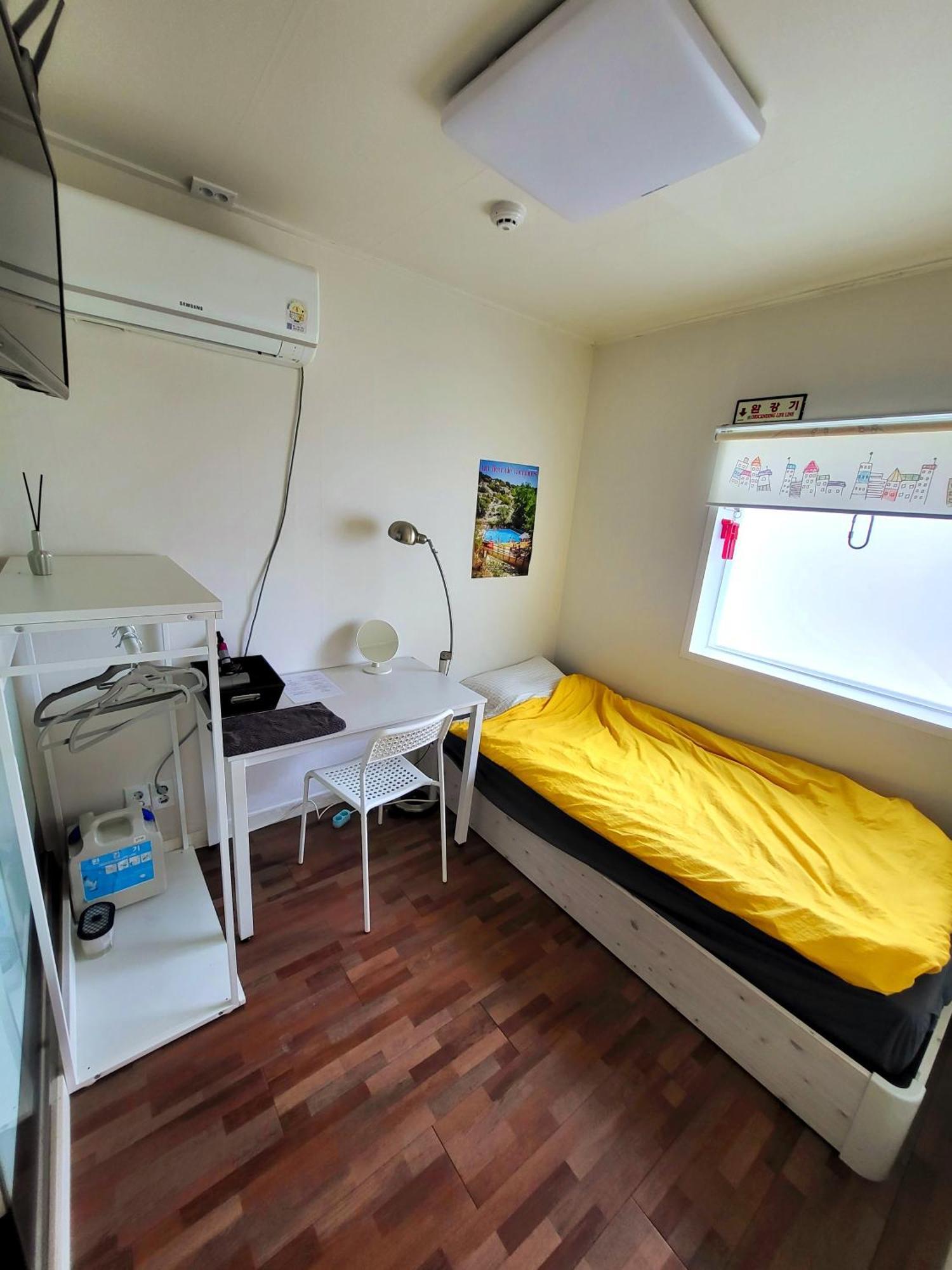 24 Guesthouse Sinchon Avenue سيول الغرفة الصورة