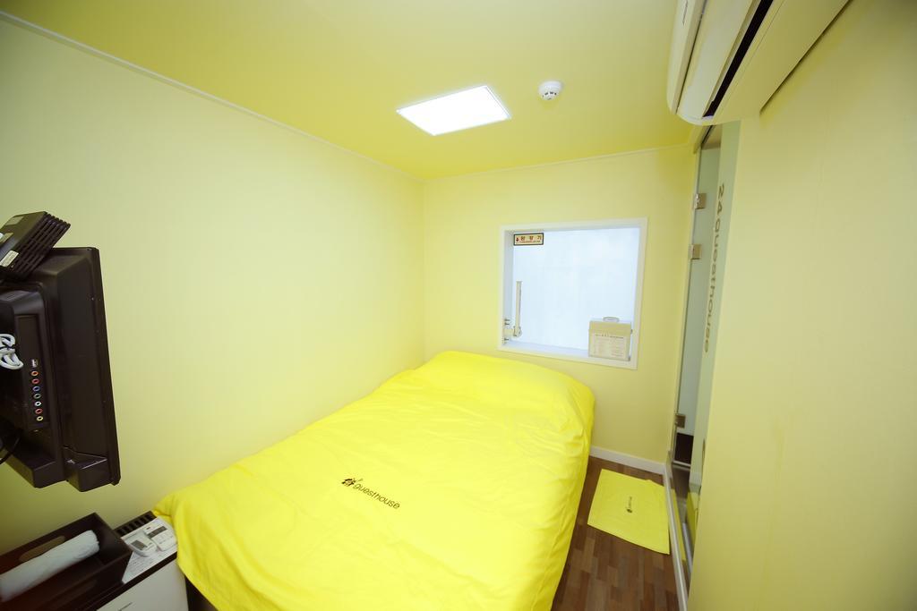 24 Guesthouse Sinchon Avenue سيول الغرفة الصورة