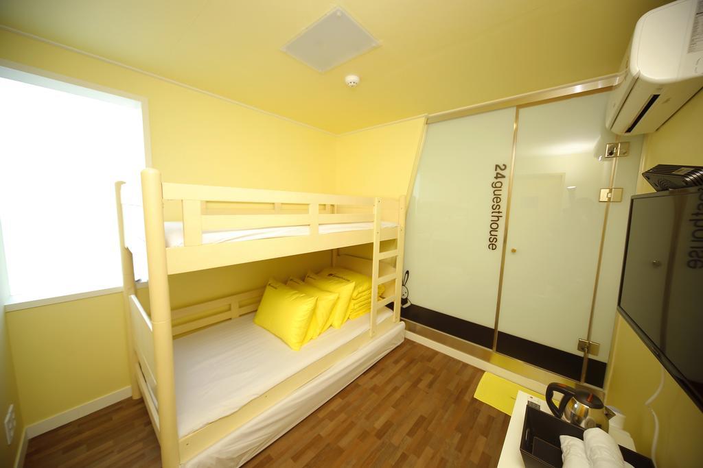 24 Guesthouse Sinchon Avenue سيول الغرفة الصورة